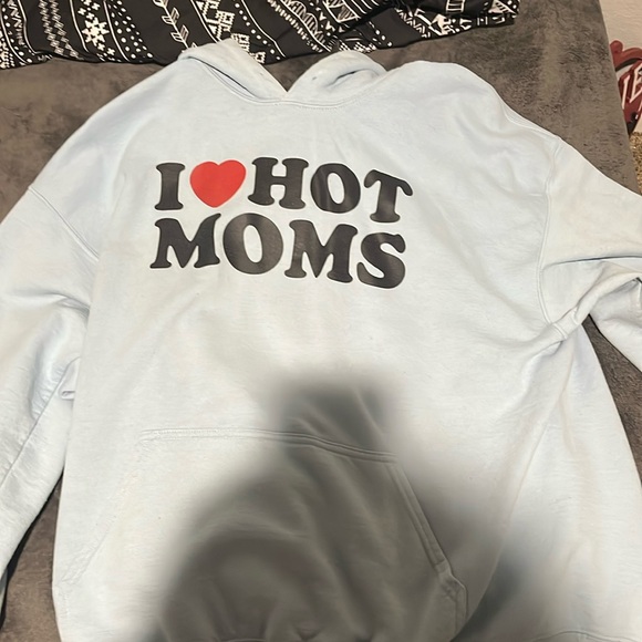 I love hot moms sweatshirt - Picture 1 of 1
